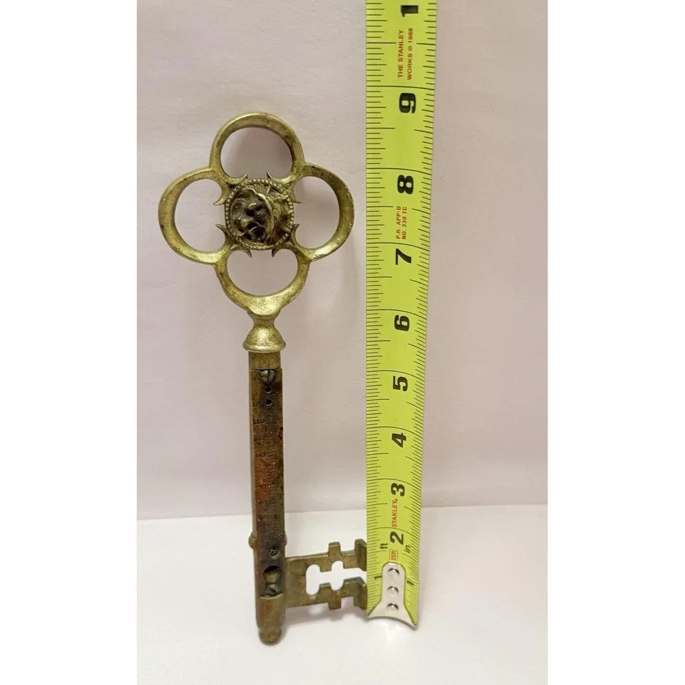 Large Antique Skeleton Key Lion Horse Head Decor Victorian Castle Meal 8.5